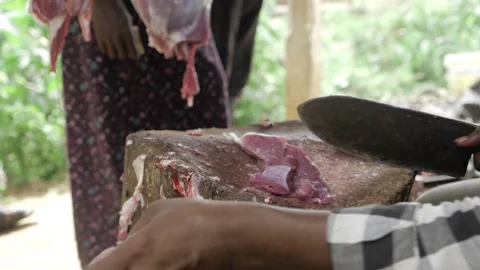 Mastering the Art of Meat Preparation - A Step-by-Step Guide to Cutting Beef Stock Footage 320943364
