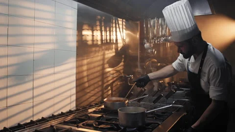 Mastery of a Chef in control of his kitchen Видео 260627164