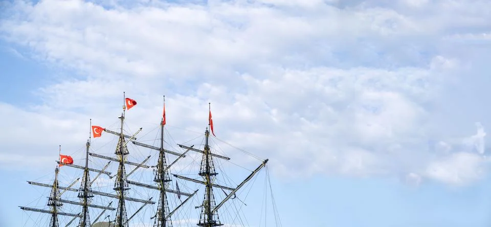 Masts of ship with turkish flags on background of sky. Foto stock