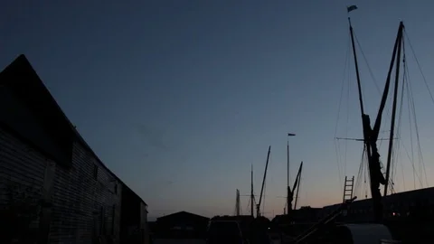 Masts at sunset 動画素材 70902878