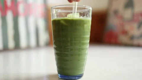 Matcha gains popularity as more people embrace the wellness drink trend Видео 344044007