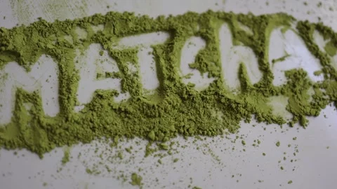 Matcha powder gains popularity as green tea drinks become a global cafe trend Видео 344044162