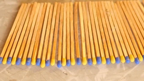 Matches with blue and yellow tips 動画素材 88960564