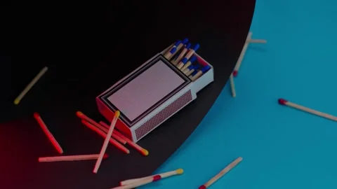 Matches in a box Stockbeeldmateriaal 303162618