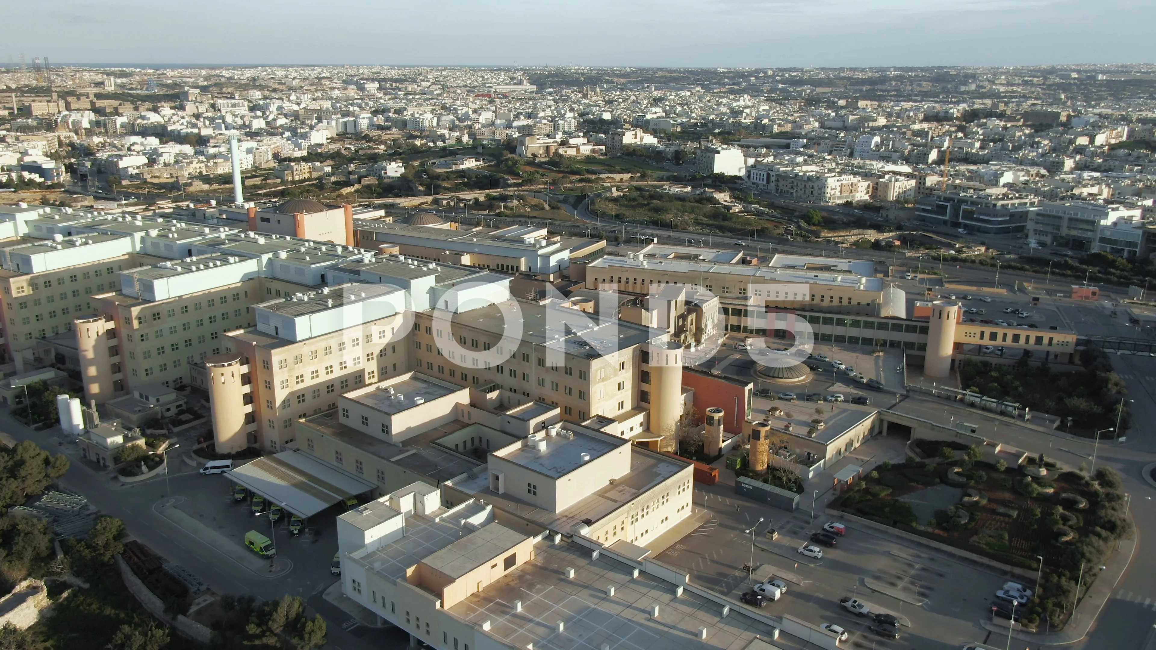 rundvlees Discrepantie speel piano Mater Dei Hospital, Malta. Aerial view o... | Stock Video | Pond5