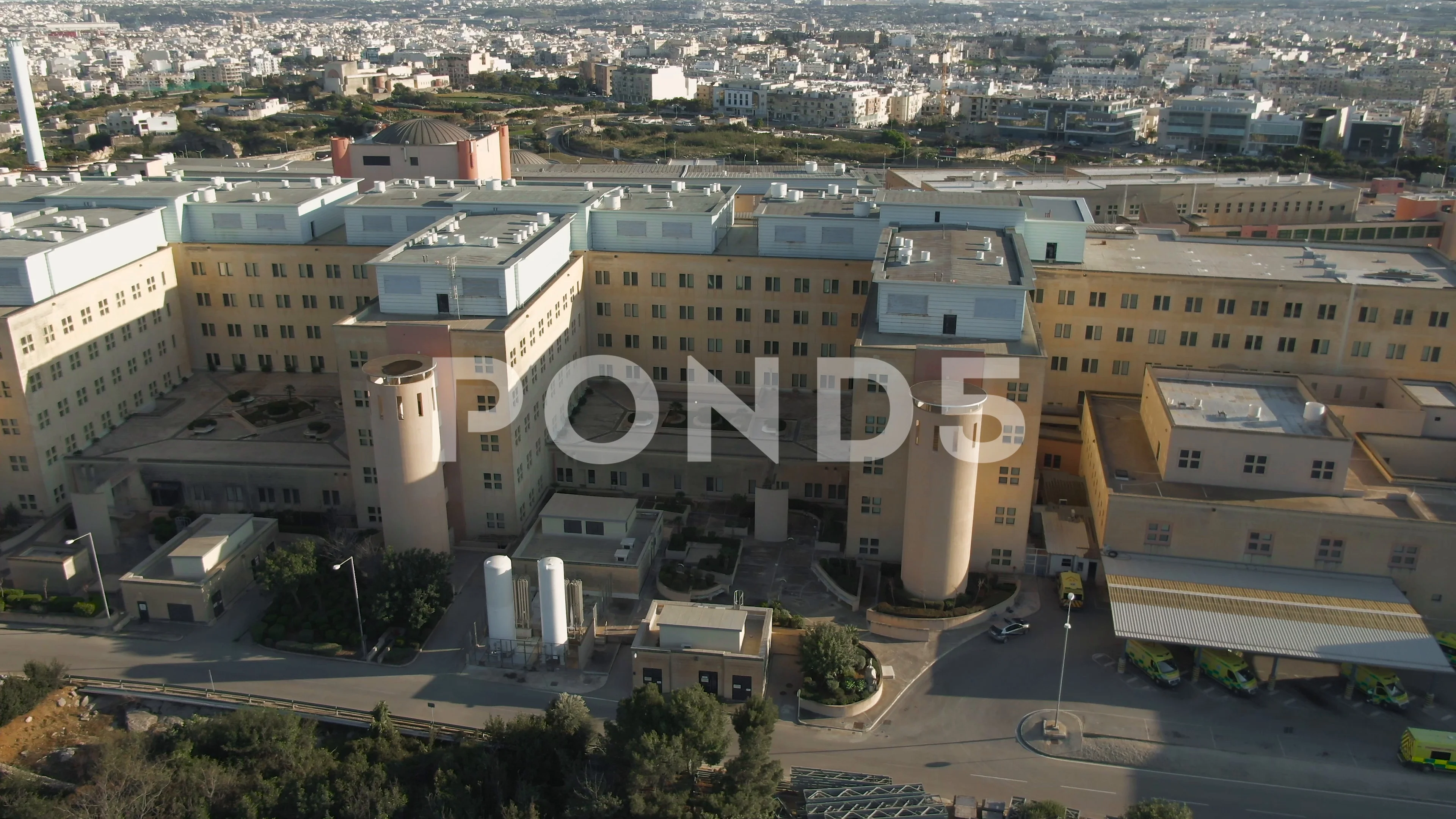 Slordig Relatieve grootte badminton Mater Dei Hospital, Malta.Emergency depa... | Stock Video | Pond5