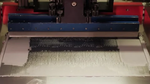 Material Application in Electronics Manufacturing 動画素材 300651607