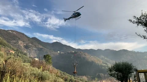 Material transport by helicopter 스톡 동영상 146331972