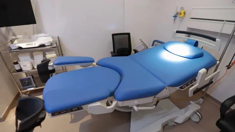 Maternity Hospital Birthing Bed Arcing Shot Vídeo Stock 248628035