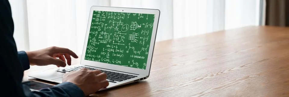 Mathematic equations and modish formula on computer screen 库存照片