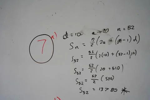 Maths equations on a classroom whiteboard 库存照片