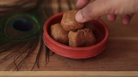 Mathura ka peda is served on a clay plate. Stock-Footage 239590474