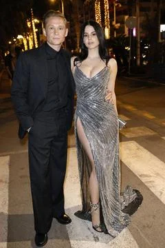 Matthias Schweighöfer und Ruby O. Fee bei der Ankunft zur Magnum-Party wäh. Stock Photos