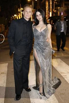 Matthias Schweighöfer und Ruby O. Fee bei der Ankunft zur Magnum-Party wäh. Stock Photos