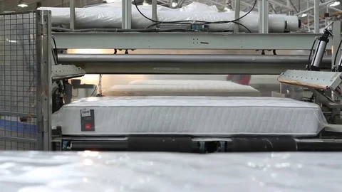 Mattress packaging machine Video stock 77044929