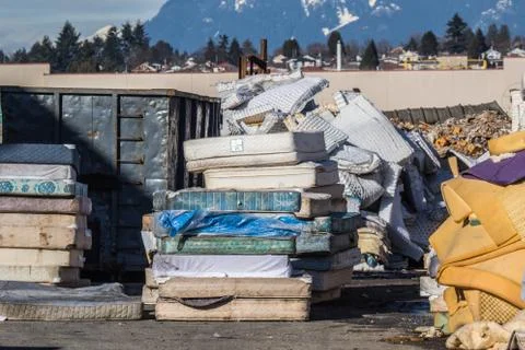 Mattress recycling facility operating at zero waste. Stock-Fotos
