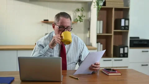 Mature Businessman using laptop while sitting at home. man sitting in kitch.. Stock Footage 313460722