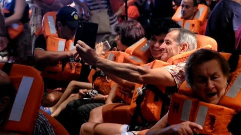 Mature couple doing selfies while exercising for an emergency training 库存影片 77917493