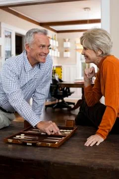 Mature couple playing backgammon Foto stock