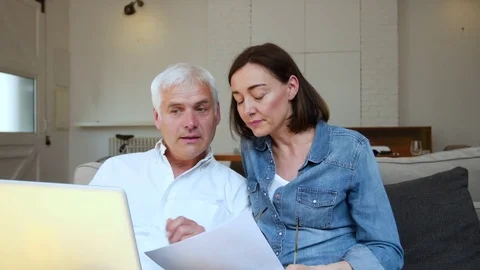 Mature couple using a laptop Video stock 81247827