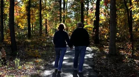 Mature Couple Walk Path Vidéo 9146323
