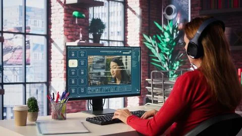 Mature developer coding cloud computing with AI chatbot on pc 스톡 사진
