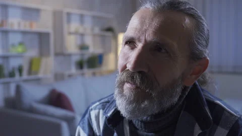 Mature man daydreaming or recalling memories in empty house. Video stock 227611053