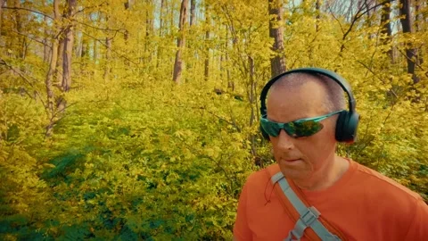 Mature man hiking in forest, healthy active senior outdoor lifestyle, 4k. Vídeos de archivo 334088731