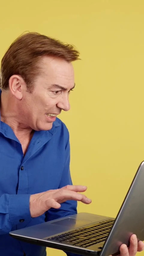 Mature man with a problem with a laptop Stock-Footage 242924357