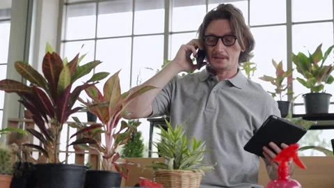 Mature man using digital tablet doing tree business Stock-Footage 139248525