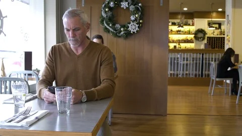 Mature man waiting in a restaurant 動画素材 75242353