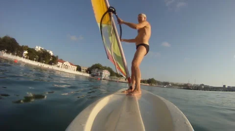 Mature man on the windsurf 스톡 동영상 912346