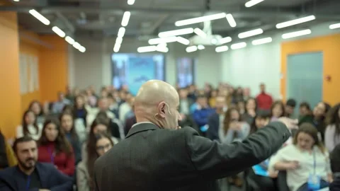 Mature self-confident,talking man in front of an audience at a forum, conference Stock-Footage 201630970