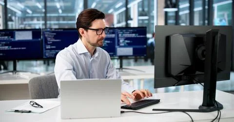 Mature Software Programmer Focused On Developing Secure Web Applications At D 스톡 사진