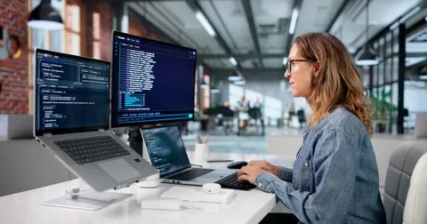 Mature Woman Coding Software On Laptop Using Cloud-based Online Editor. Fotos Stock