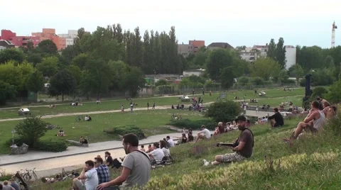 Mauerpark at Berlin Video stock 52490514
