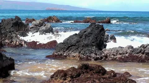 Maui Beach Waves Rocks and Sun Vidéo 12607580