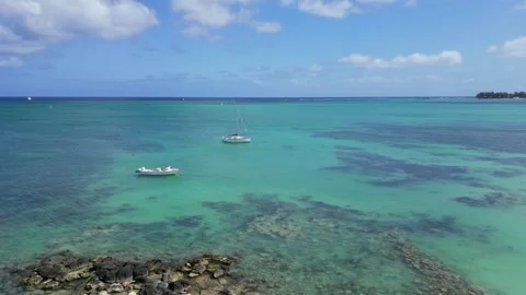 Mauritius Drone Forward Flight in 4K: Azure Waters, Boats, and Coastal View Видео 259089130