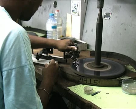 MAURITIUS man cutting diamonds Stock-Footage 18998039