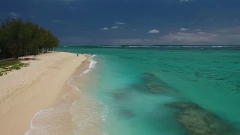 Mauritius. view from the height of the beach and the boat cutting the waves of Stock Footage 130559422