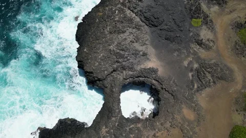 MAURITIUS WAVES BIRDEYE PAN LEFT 1 Video stock 303155544