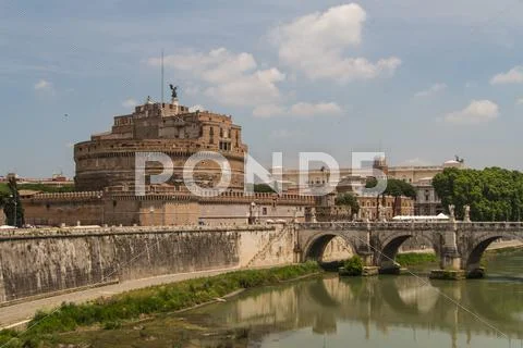 The Mausoleum of Hadrian, known as the Castel Sant'Angelo in Rom Stock Photos