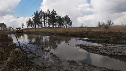 Maverick X3 puddle sprays mud Stock Footage 156655157