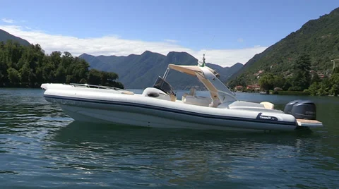 Maxi rib on Como lake Stock Footage 32324530