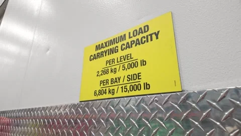 Maximum Load Carrying Capacity Safety Sign on Industrial Wall Vídeos de archivo 333546117