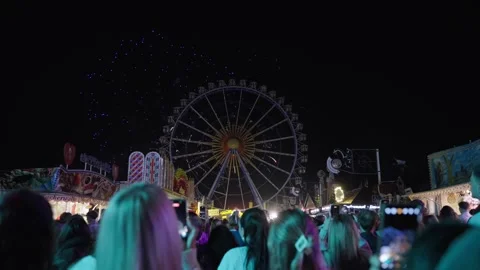May 1, 2026. Munich, Germany. Funkelndes Feuerwerk steigt beim Fruehlingsfest in Stock-Footage 335167905