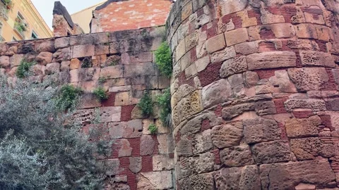 May 24, 2026 - Barcelona, Spain - Ancient Roman walls of Barcino Vidéo 338033261