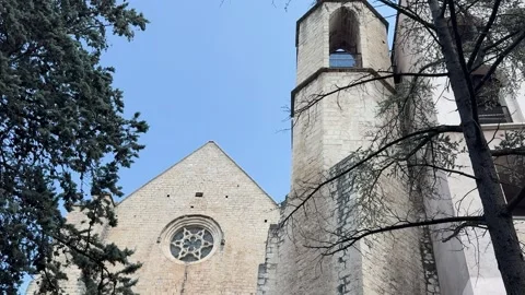 May 29, 2026 - Girona, Spain - Historic church architecture in Girona old town Vidéo 338149222