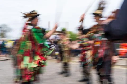 May 2nd 2026 Upton-upon-Severn, UK. Blurred motion of a colourful Morris dancers 库存照片