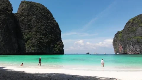 Maya bay beach Koh Phi Phi Thailand turquoise colored ocean, tourists white sand Stock Footage 250321040